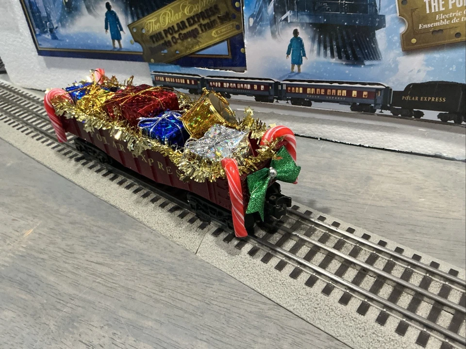 Lionel POLAR EXPRESS CUSTOM CHRISTMAS GONDOLA WITH PRESENTS P2 - Image 4 of 4