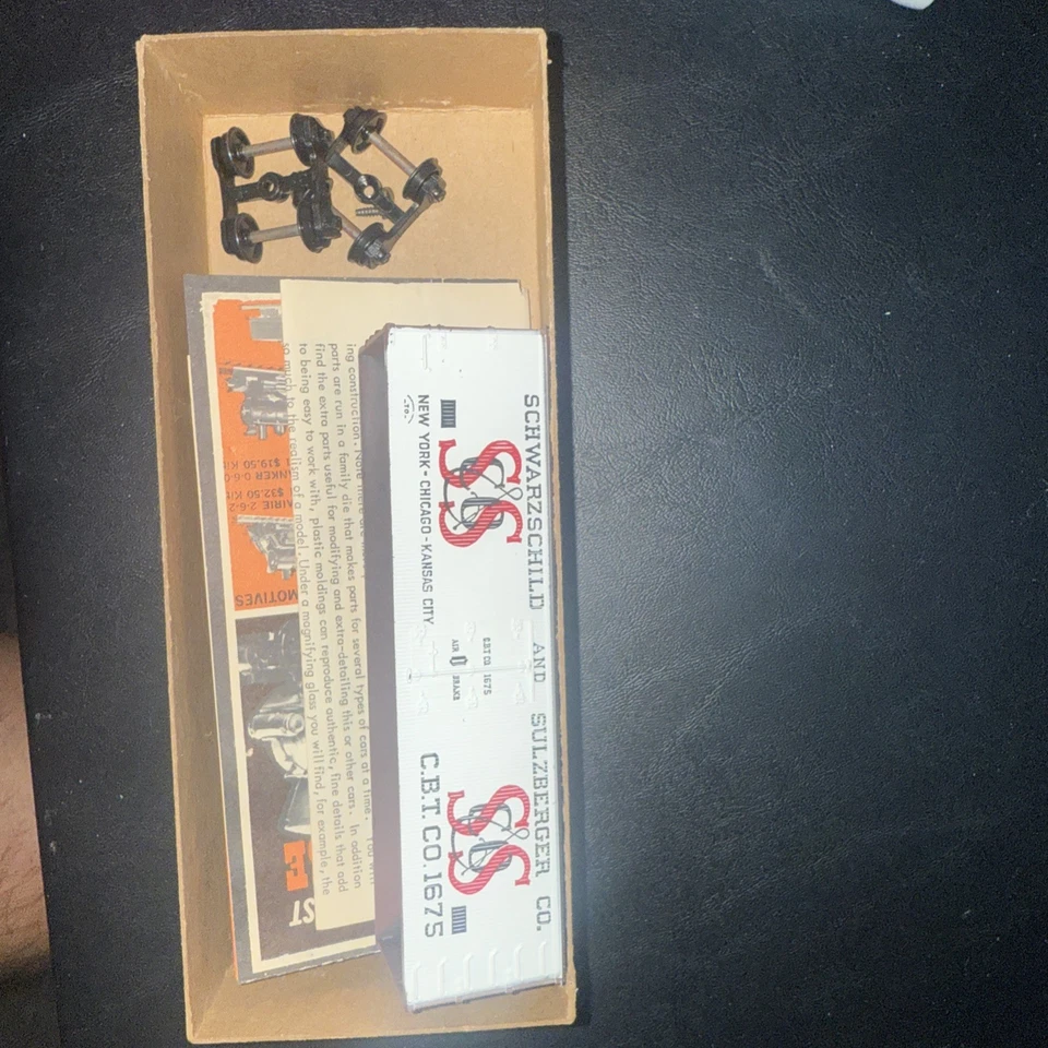 Roundhouse 3121 HO 36' Schwarzschild and Salzberger Billboard Reefer NOS B071 - Image 4 of 4