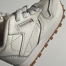 Reebok Infant Toddler Classic Leather Sneaker White Sz 5 Pull On