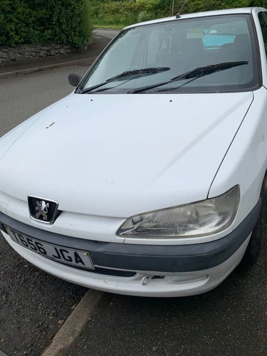 PEUGEOT 306 d turbo five door - Picture 1 of 12