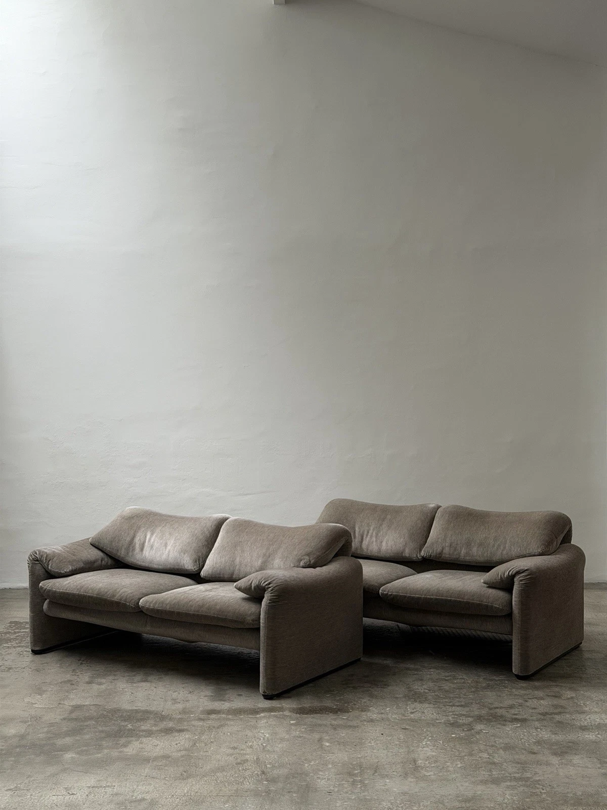Cassina Maralunga Grey Striped Two Seater Design 70s Sofa Magistretti 1/2