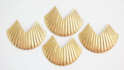 2 Hole Raw Brass Dapped Ribbed Rounded V Connector Pendant (4) mtl390B
