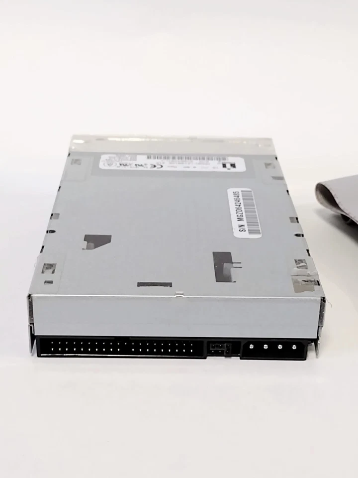 iOmega ZIP100 Internal ZIP Drive  IDE Model: Z100iDE - Image 3 of 3