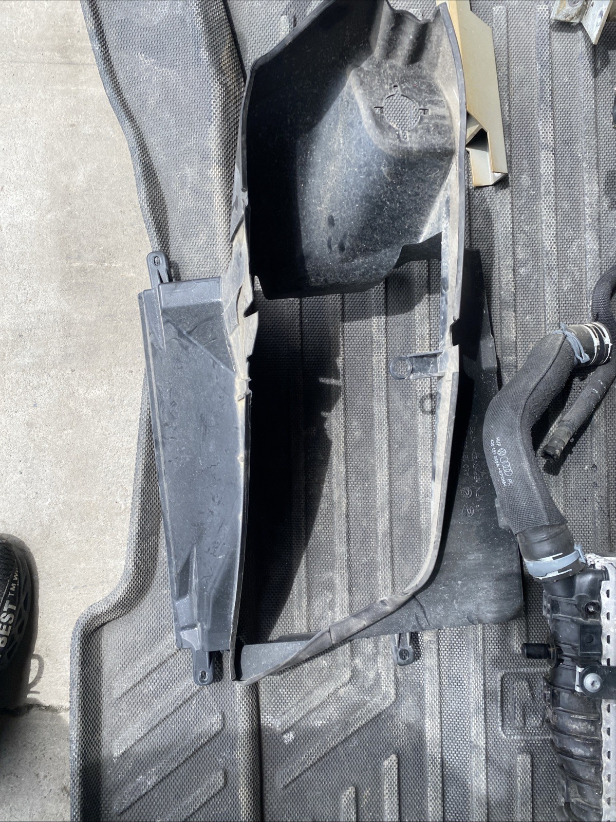 2014 2015 Audi R8 V8 Front Right Radiator Support Rail Hose Bracket Mount Duct