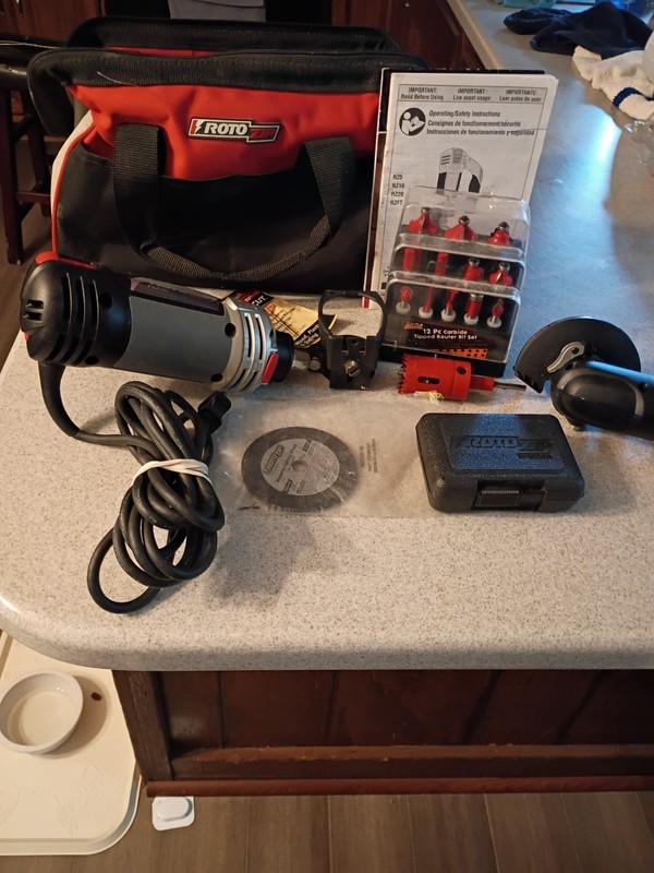 RotoZip Kit And 12 Piece Carbide Tipped Router Bit Set
