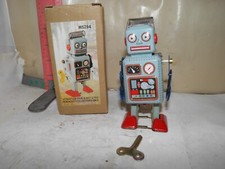 Mechanical 5.25" Walking Robot with Wind-Up Key MS294 Made In China NEW IN BOX 