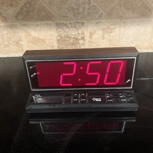 Vintage Cosmo Time Alarm Clock Red LCD E-805 Wood Grain Hong Kong Made TESTED