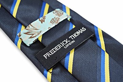 cravatta blu navy con motivo classico a righe blu medio royal cravatta blu navy con motivo classico a righe blu medio royal