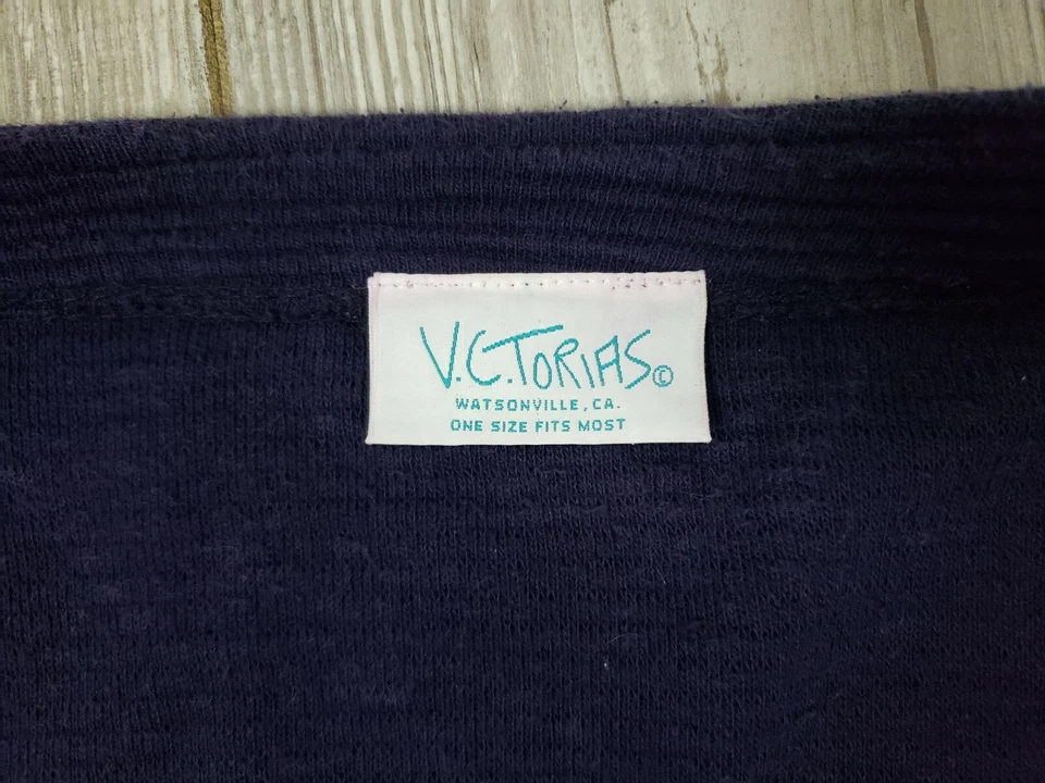 Jaqueta de algodão assinada VC Torias vintage O/S roxa com nervuras arte para usar pintada à mão - Imagem 4 de 4