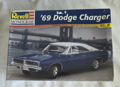 Revell Monogram 1/25th Scale Model Kit Sealed '69 Dodge Charger Skill 2 Blue