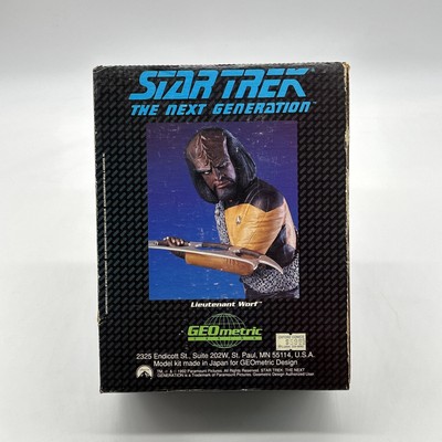 1992 GEOmetric Star Trek The Next Generation Lieutenant Worf Model Kit