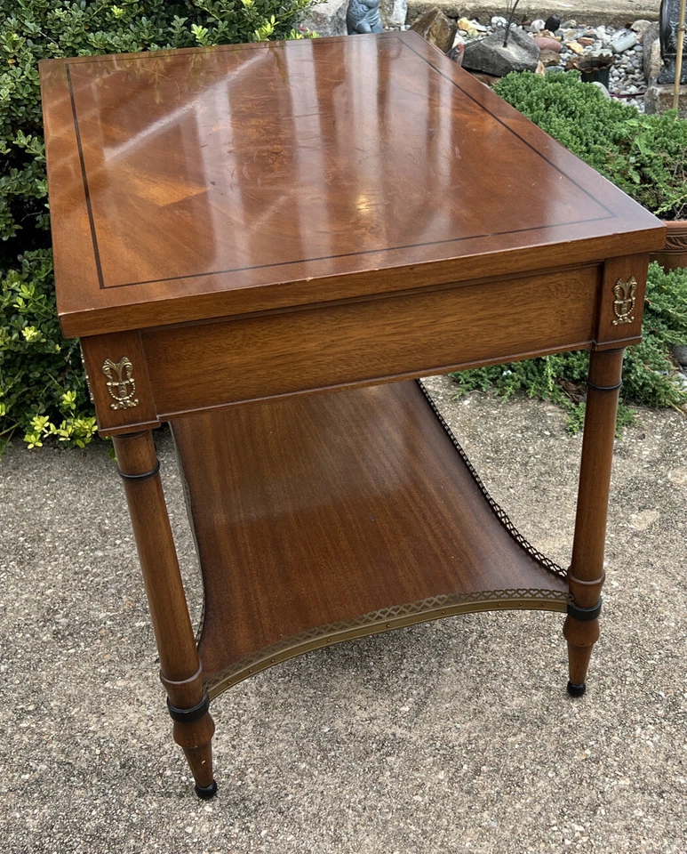 John Scalia SCHMIEG KOTZIAN Caoba Mesa Cajón Madera Francesa Latón 20x30x24h” Foto 3 de 4