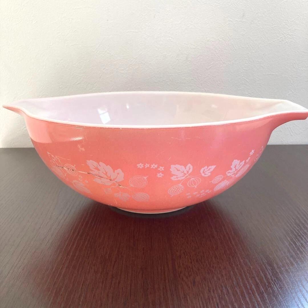 My Home and Garden: Pink Gooseberry Pyrex. My ultimate find.