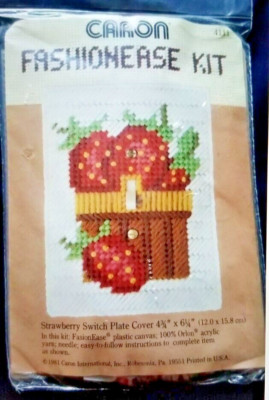 Caron ''Strawberry Patch Switchplate Cover'' Plastic Canvas Kit  