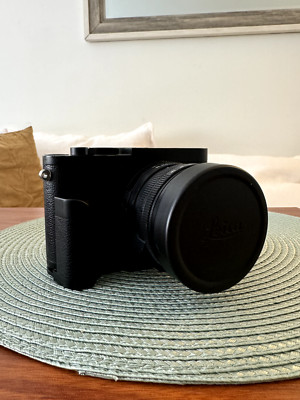 Leica Q2 Monochrom 47.3MP Compact Digital Camera - Black + GRIP