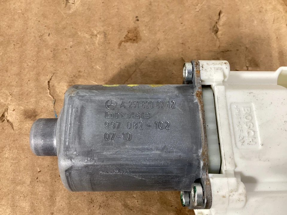 Motor regulador ventana delantera izquierda Mercedes-Benz GL450 2006-2013 A2518200742 OEM. Foto 3 de 4