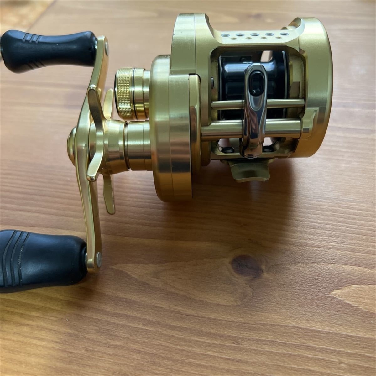 Shimano 15 Calcutta Conquest 200HG RIGHT Baitcasting Reel 03439
