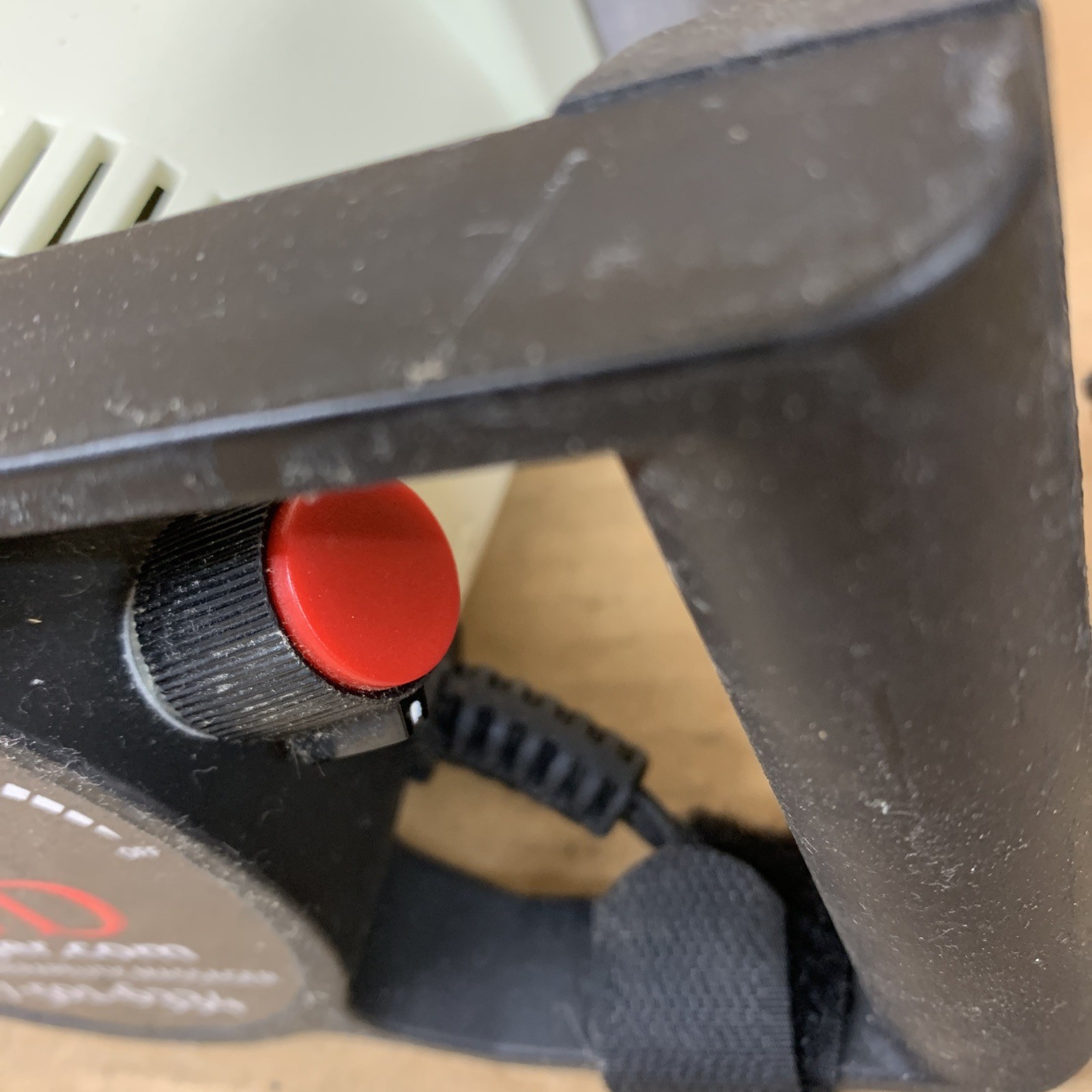 Medi Massager Body Therapeutic Electric Variable Strong Speed Deep Tissue