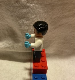 LEGO Dr. Wu Minifigure Jurassic World 75919 Park Doctor Figure