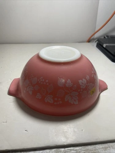 Vintage Pyrex Pink White Gooseberry Cinderella 11/2 qt Mixing Bowl 444