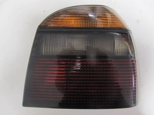 Rückleuchte Rücklicht rechts VW Golf 3 Limousine rechts Hella 1H6945112B