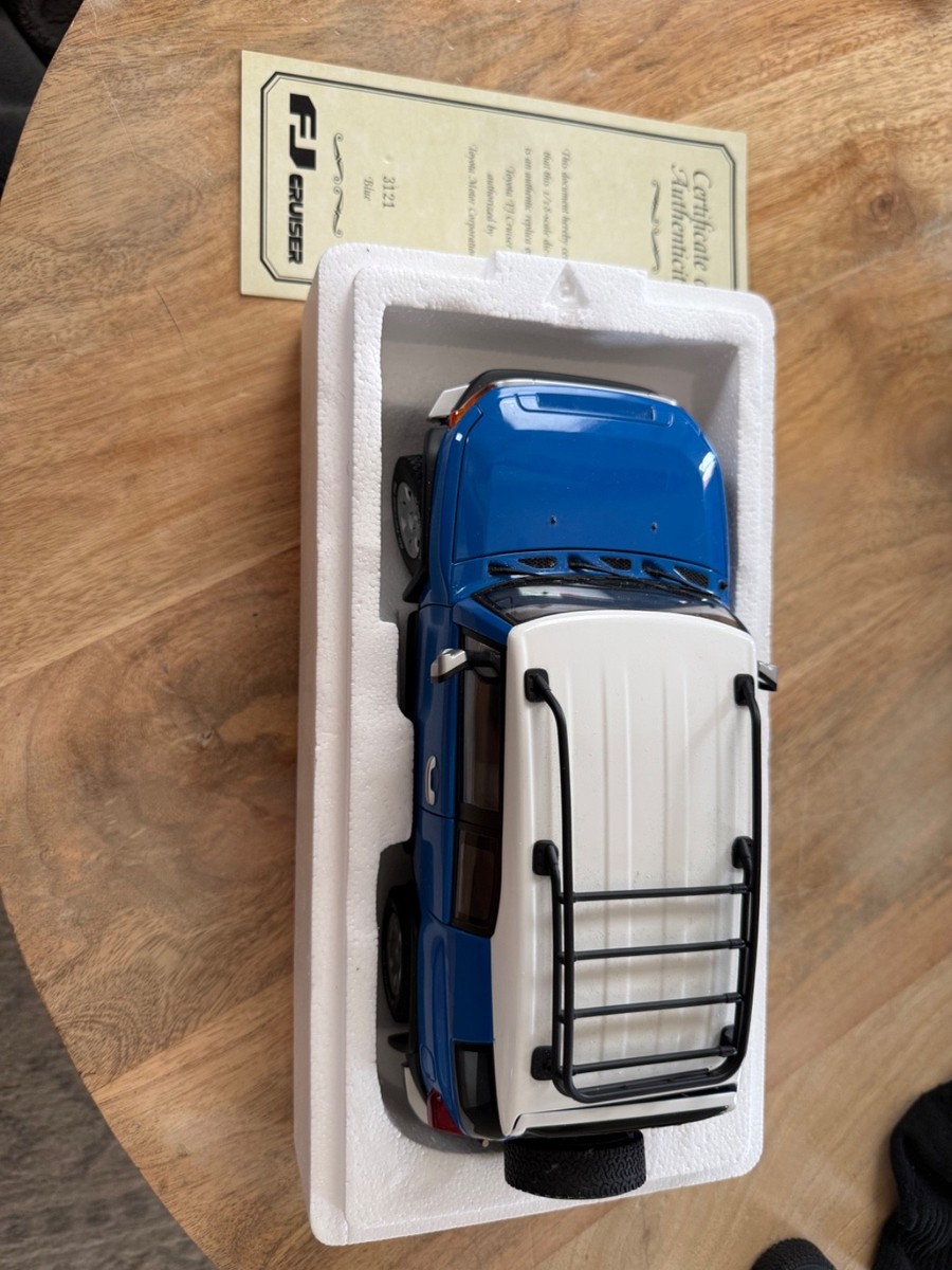 AUTOart 2007 Toyota FJ Cruiser (Blue) 1:18 Diecast Model M/N 00624