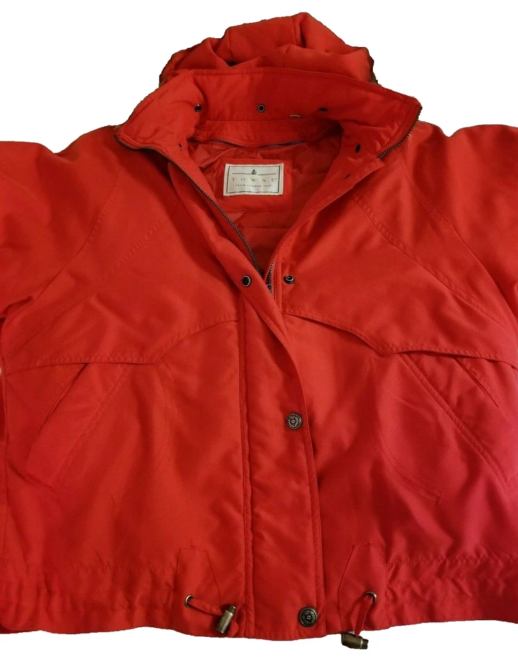 Abrigo London Fog Towne Pequeño Rojo Aislado Forro Extraíble Capucha Piel Sintética Usado en Excelente Condición Foto 2 de 3