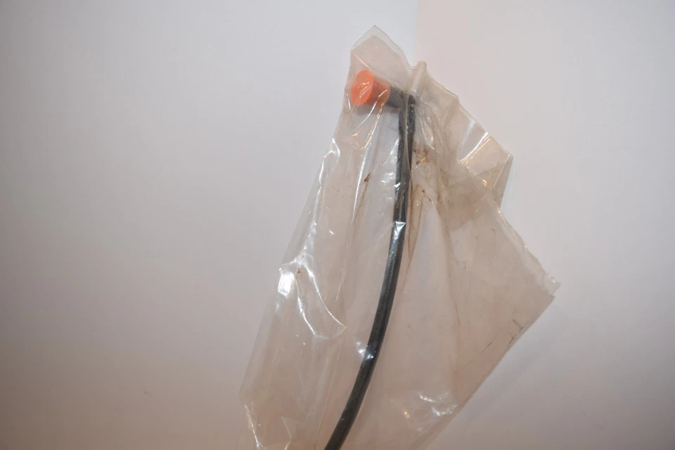 Filtro de combustible con mangueras 05140676AA - C68 MOPAR GENUINO NUEVO DE STOCK Dodge, Chrysler Foto 3 de 4