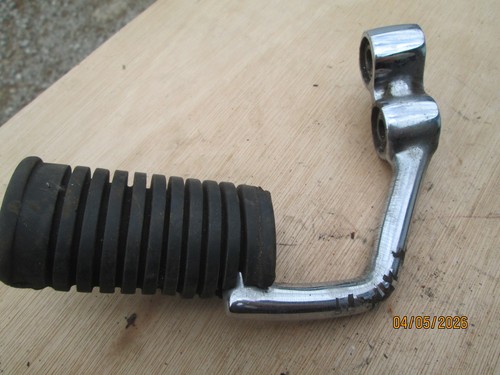 Used Suzuki GT250 X7 right hand footrest.
