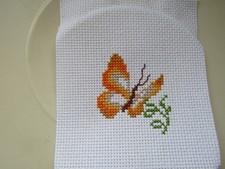 Farfalla gialla punto croce completa