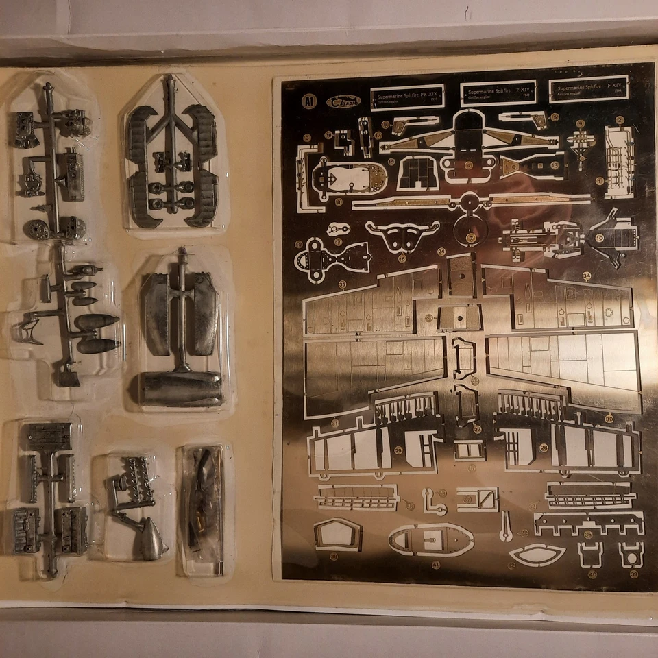 Rare Casadio 1:48 scale Spitfire F.XIVB WWII Full metal model UK fighter plane - Immagine 4 di 4