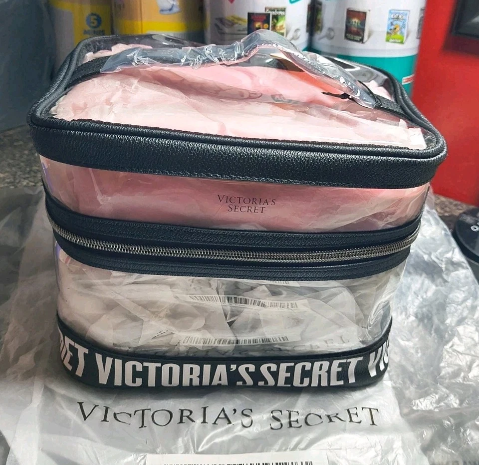 全新带标签 VICTORIA'S SECRET 化妆/火车盒 4 件 透明/粉红色/黑色 N Whit — 第 2/4 张图片