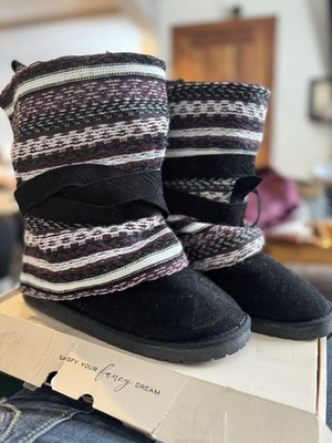 Discontinued Mukluks Women's Boots Size 9