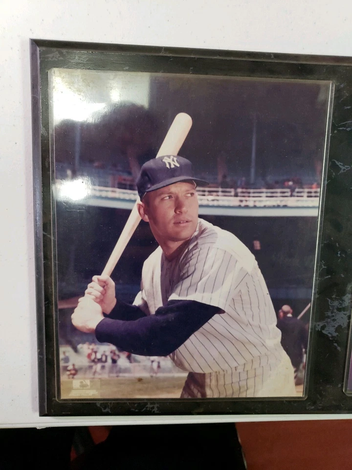 MICKEY MANTLE 15x12 ENMARCADO con 8x10 y 2 tarjeteros Foto 2 de 4