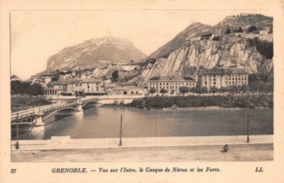 GRENOBLE Vue sur l'Isère le casque de Néron et les forts
