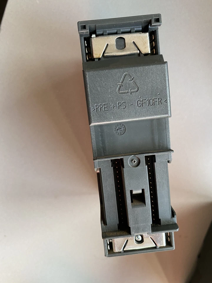 Siemens SIMATIC S7-300 Módulo de salida digital - Gris (6ES7322-1BH01-0AA0) - Imagen 3 de 4