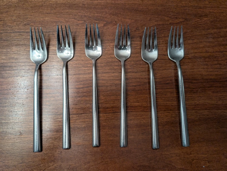 Cubiertos Crate and Barrel Cambridge, Oona (elige tus piezas) Foto 2 de 4