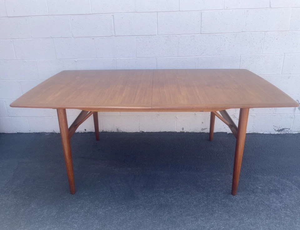 Mesa de comedor grande danesa moderna de mediados de siglo SPISEBORD POVL DINESEN 1960 + Foto 3 de 4