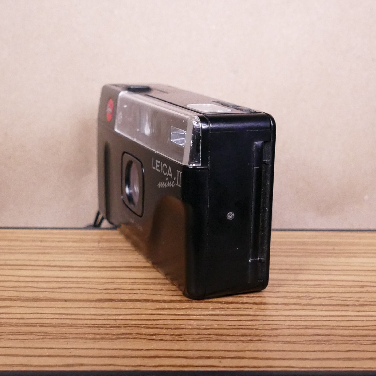 LEICA MINI II POINT&SHOOT 35MM FILM CAMERA 35MM F3.5 ELMAR LENS SEE