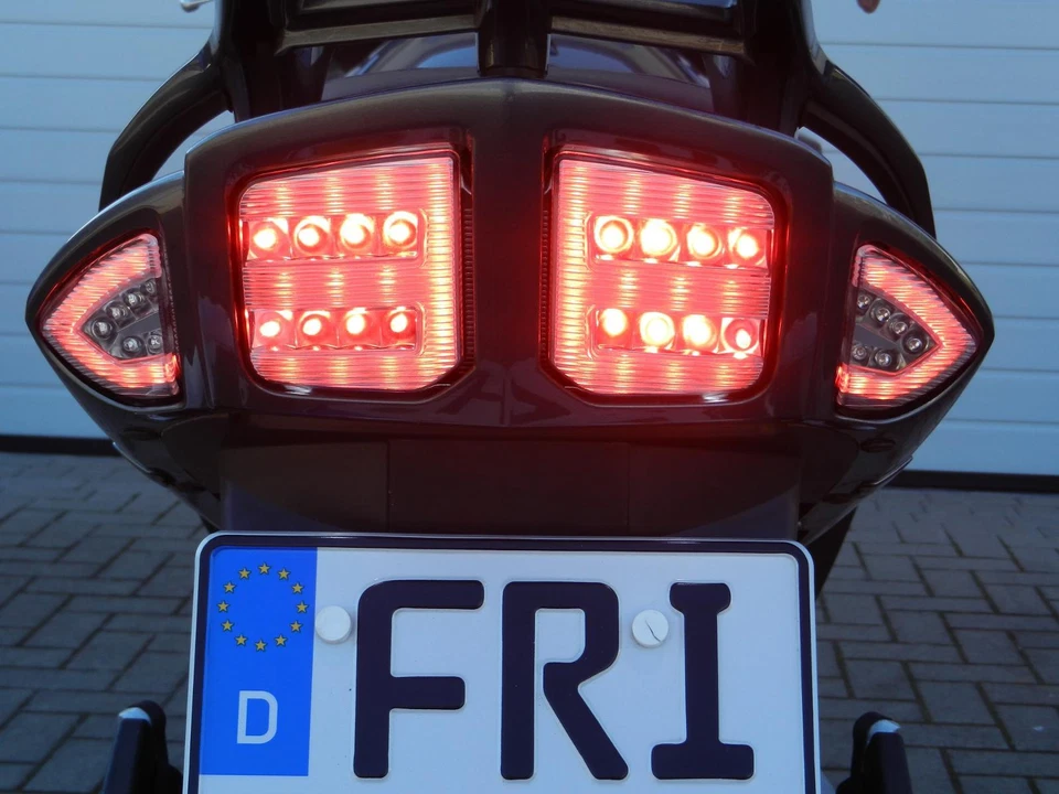 Feu Arrière LED Avec Clignotant Blanc Yamaha FJR 1300 RP04 RP08 RP11 - Photo 3/4