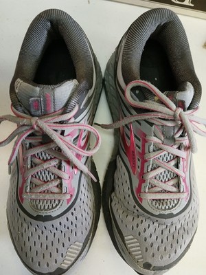 Brooks Ariel 18 Women s Size 11D Running Shoes Gray Pink Pre-owned 