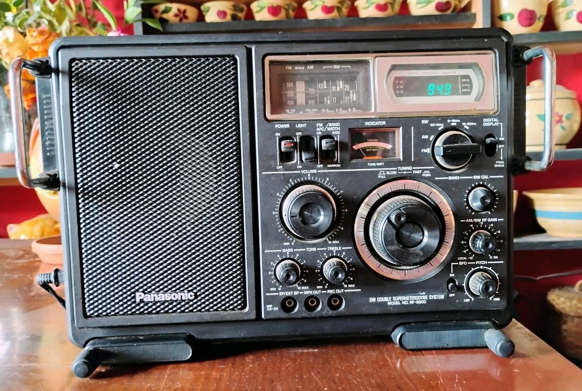 Radio Receiver Panasonic RF-2900 AM FM SW Bands Tested & Works