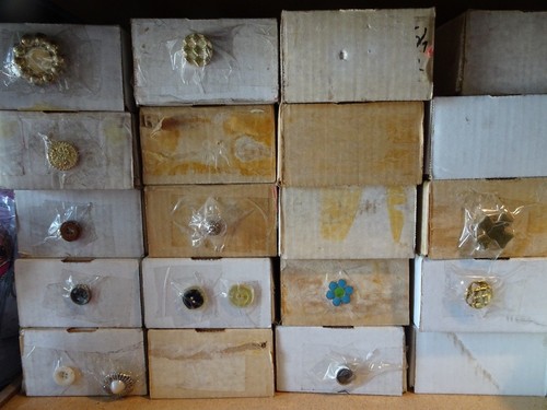 Vintage Brown White Rainbow Shell Opaque 4-Hole Buttons 20mm Lot of 3 A166-1 - Picture 5 of 7