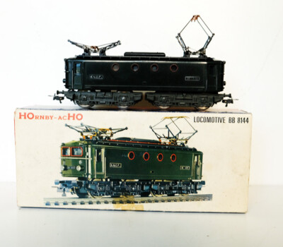 HORNBY HO locomotive électrique BB 8144 + 7 voitures Paris Lille SNCF