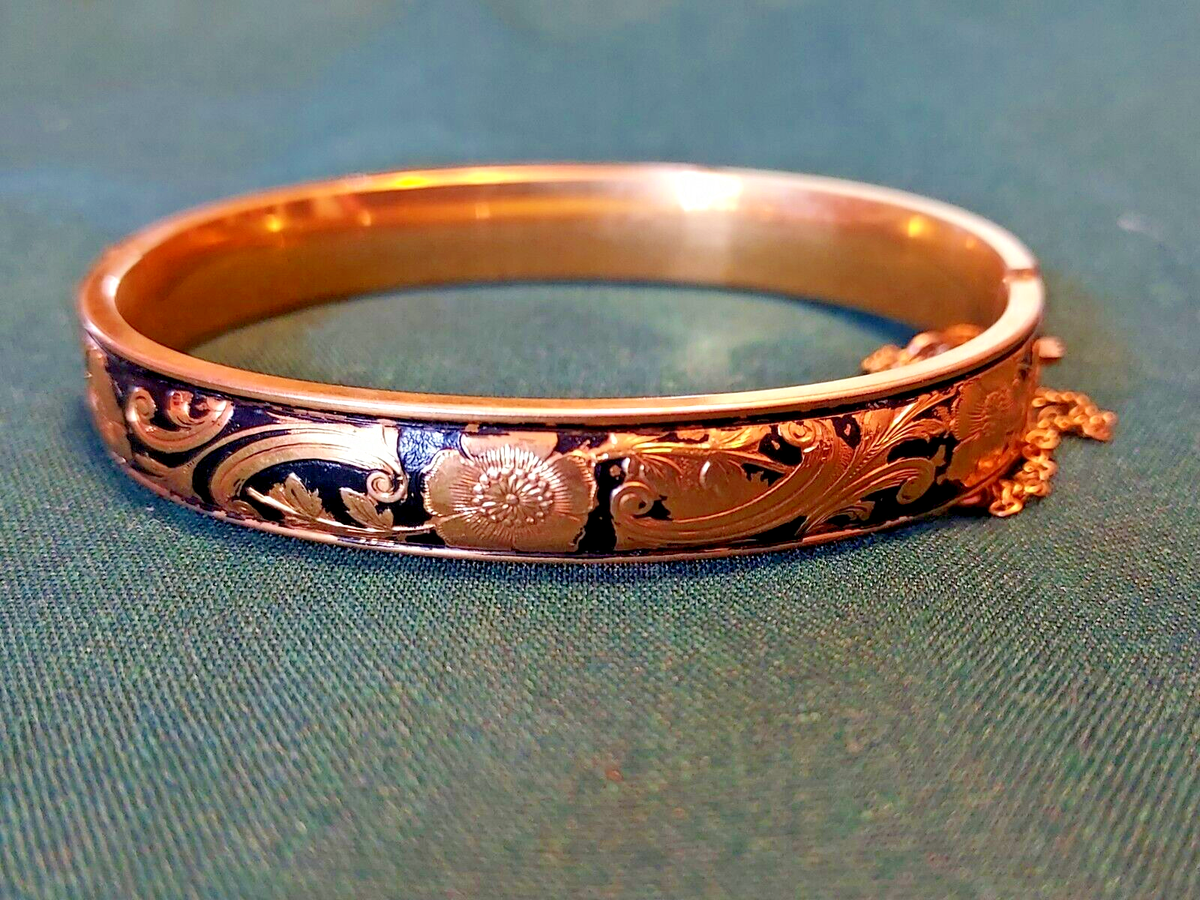 VINTAGE SIMMONS BETSY ROSS FLORAL GOLDTONE BLACK ENAMEL HINGED