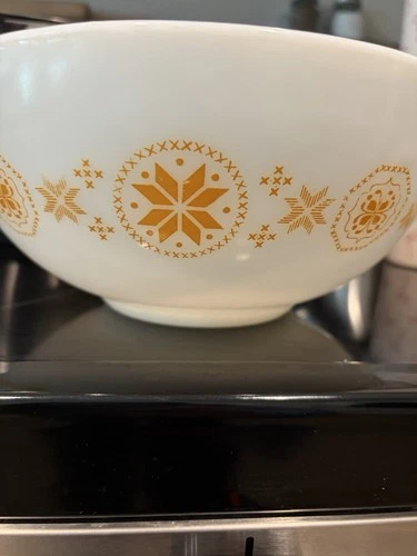 Vtg Pyrex Mixing Bowl, Town & Country, White/Gold, 1.5 Quart