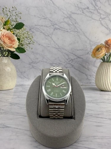 Vintage Seiko 5 Automatic 7009A 17 Jewels D/D Japan made Man's Wrist Watch