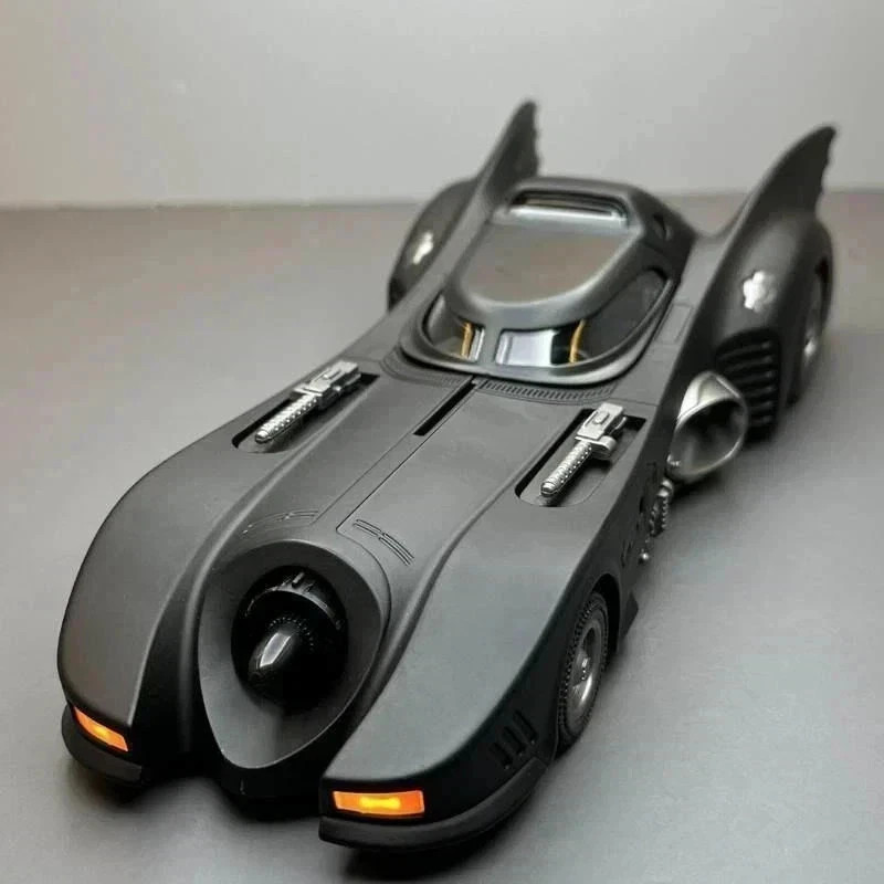 1:32 THE BATMAN Batmobile 1989 DC Comics Diecast Car Toy Gift Collectible NEW