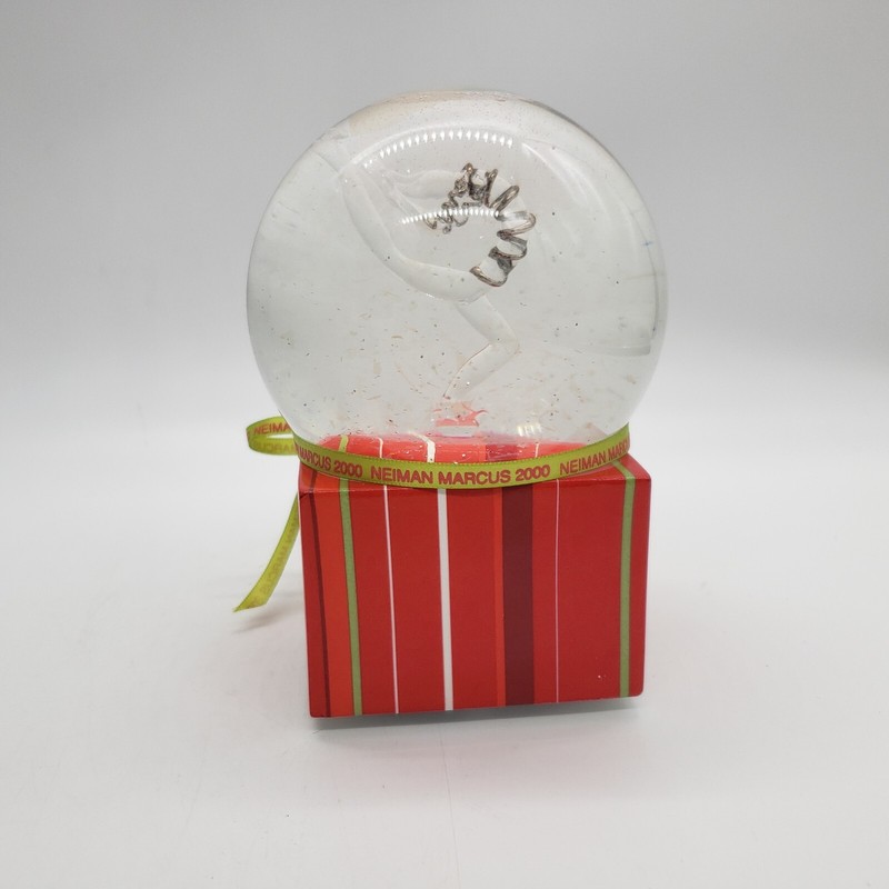 Neiman Marcus 2000 Snow Globe Plays Winter Wonderland Music Box Vintage