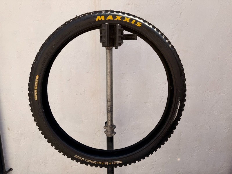 Maxxis Minion 26" x 2.5" Super Tacky DH F Front Tyre - Downhill - Brand New